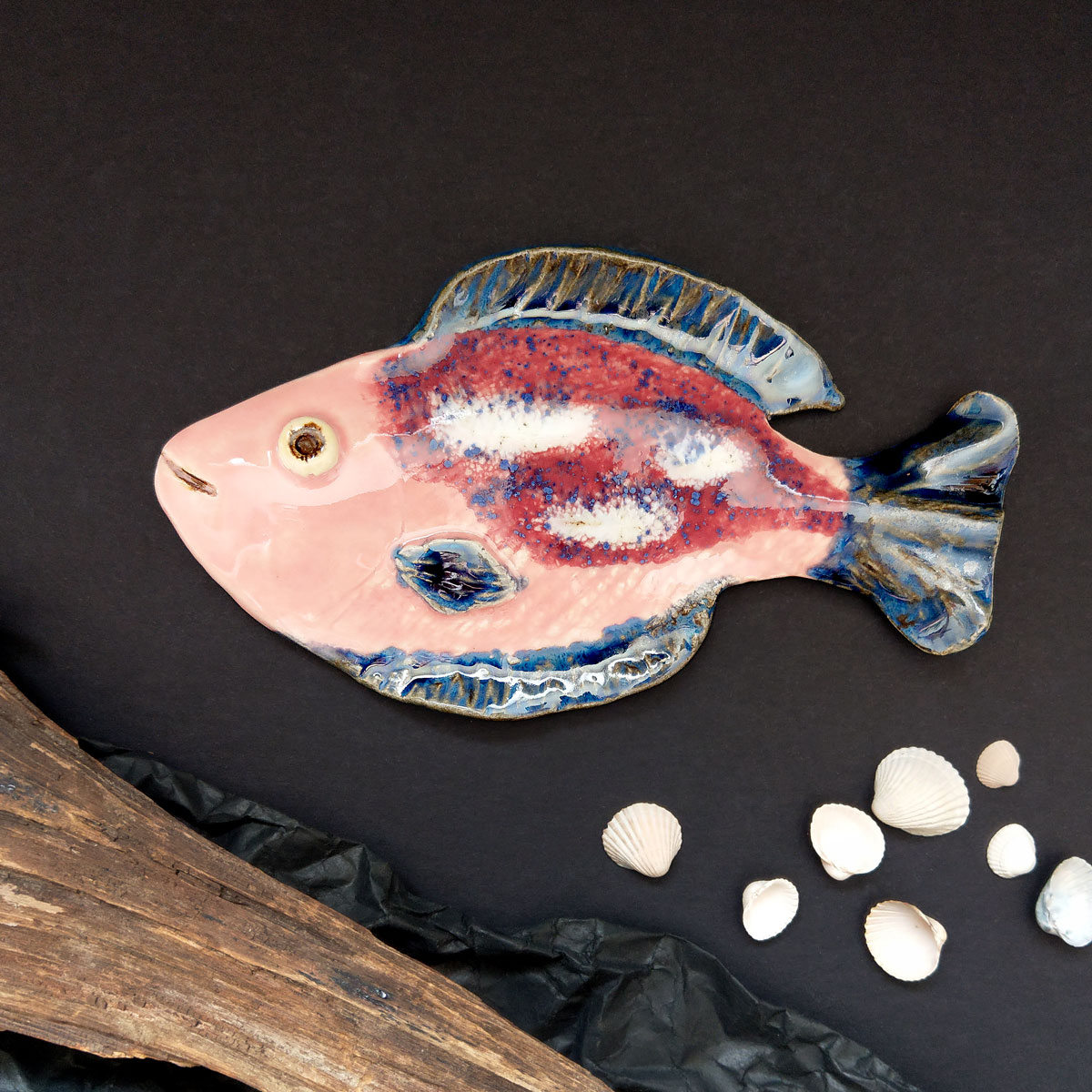 Różowa rybka ceramiczna dekoracja na ścianę