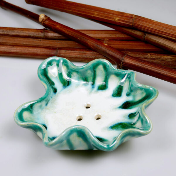 Mydelniczka biało turkusowa ręcznie wykonana z gliny