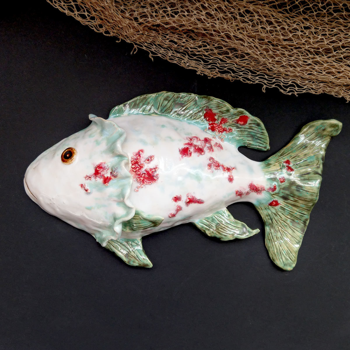 Ceramiczna Biała Ryba ręcznie wykonana dekoracja na ścianę