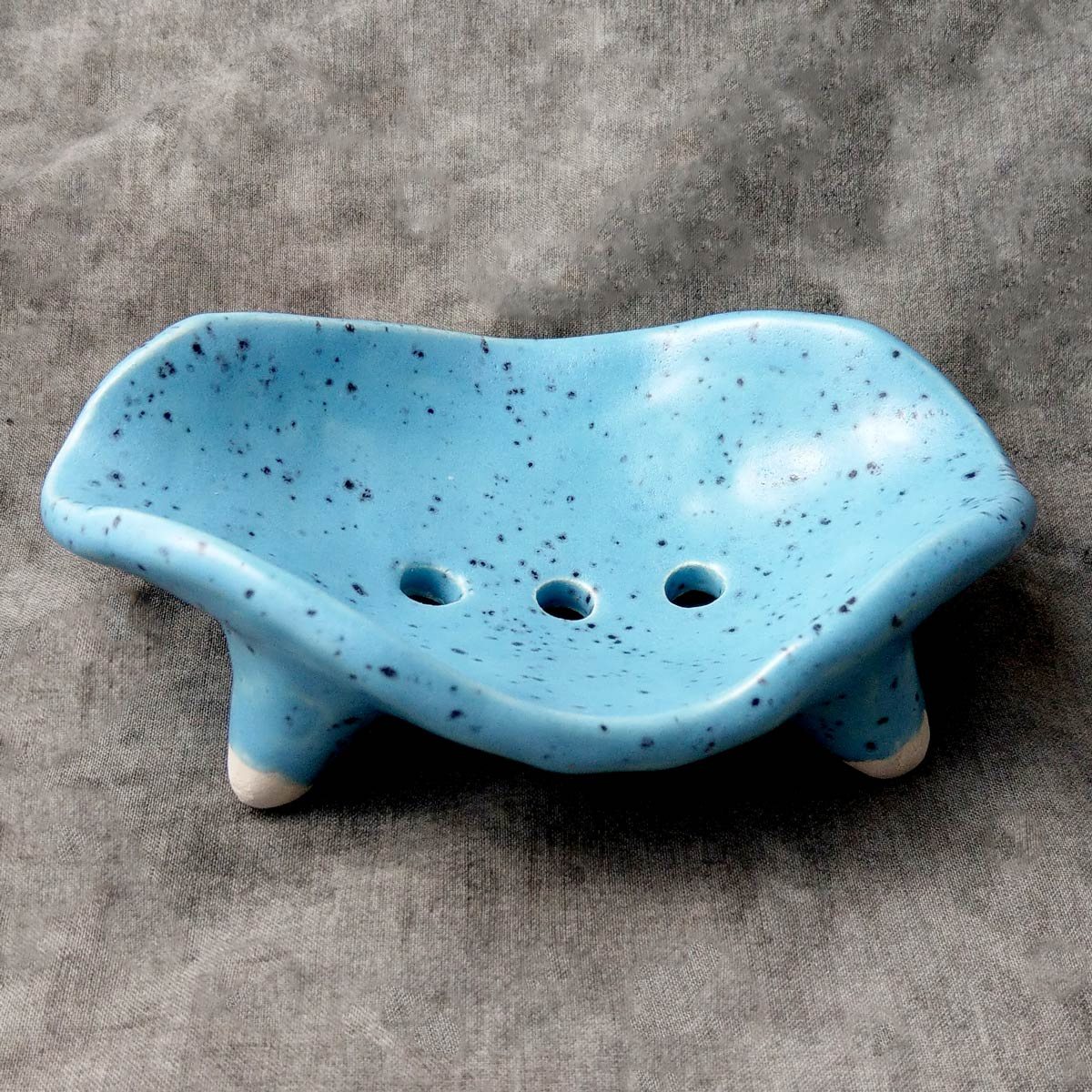 Mydelniczka ceramiczna Urok Błękitu dekoracja do łazienki, do kuchni, do ubikacji, ręcznie wykonana z gliny i glazurowana z pracowni Dora Decora .