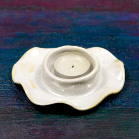 Biały świecznik ceramiczny na tealight