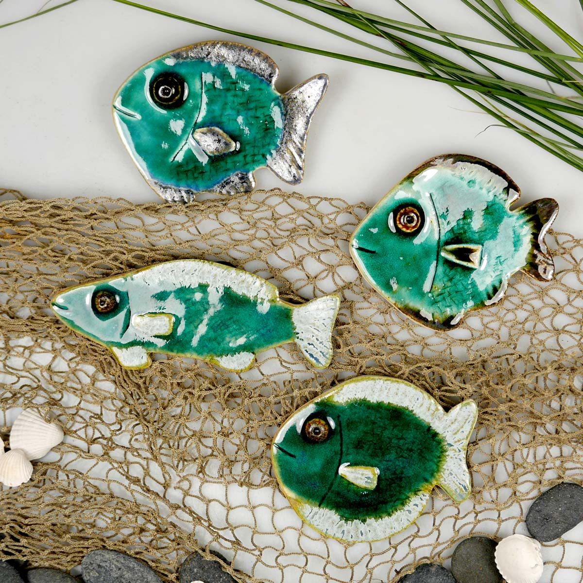 Szmaragdowa rybka ceramiczna na magnes